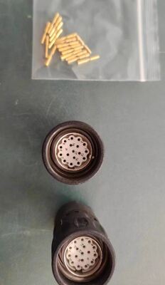 17-pin Servo Motor Connector with White Insert Hole and -40℃ to +105℃ Operating Temperature for Servo Motor Plug